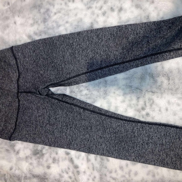 7 pairs of size 8 Lululemon leggings - Picture 3 of 7